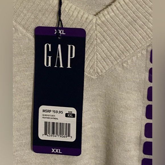 Gap Light Weight V-neck Sweater - Picture 4 of 4